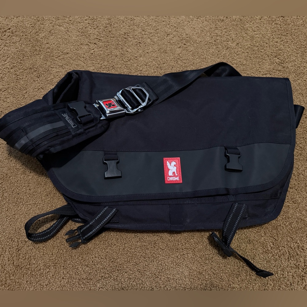 Chrome Industries Citizen 15L Messenger Bag